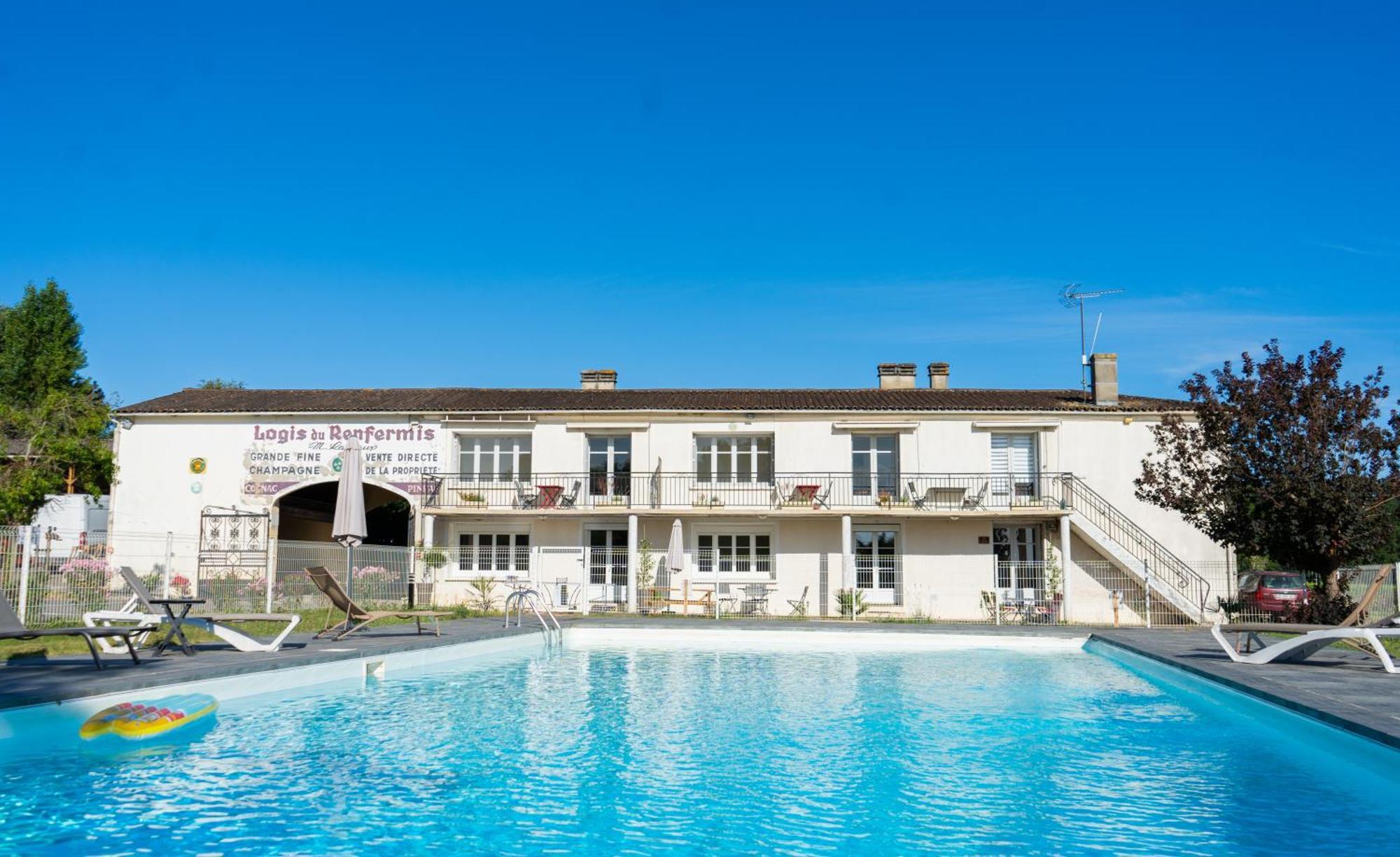 Logis Du Renfermis Lägenhet Saint-Meme-les-Carrieres Exteriör bild